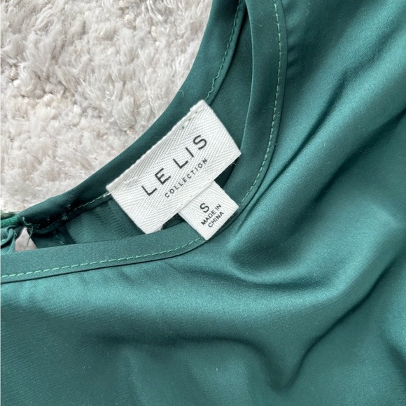 Like New! Women’s Dark Green Satin Crop Top w/ Open Back Size Small - Picture 5 of 5